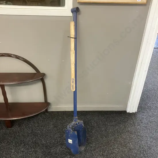 Seymour Iwan AU-A2 Adjustable Post Hole Auger With Wood Handle