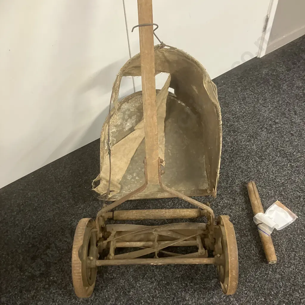Vintage Manual Push Reel Mower (Catcher Needs Repair) Image 1++
