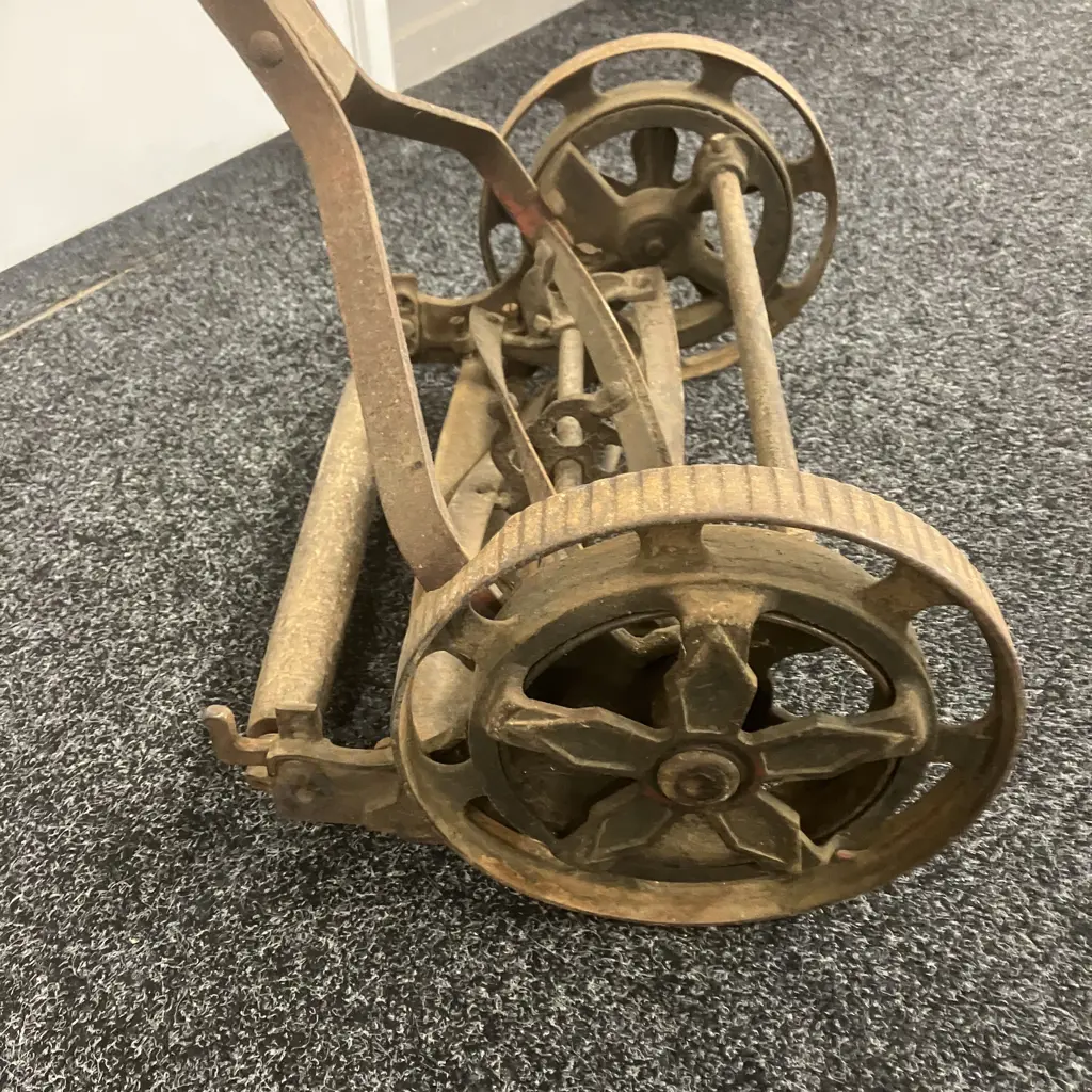 Vintage Manual Push Reel Mower (Catcher Needs Repair) Image 1++
