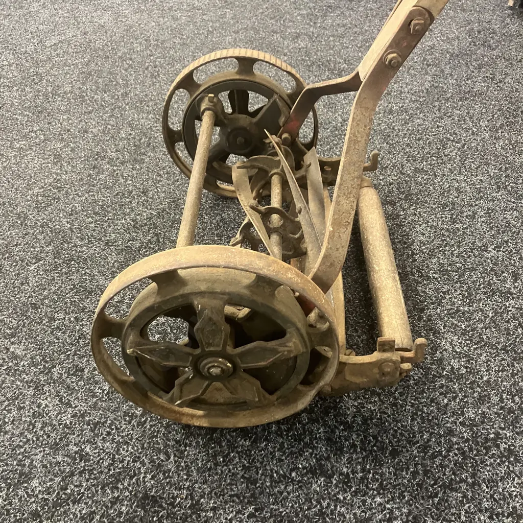 Vintage Manual Push Reel Mower (Catcher Needs Repair) Image 1++