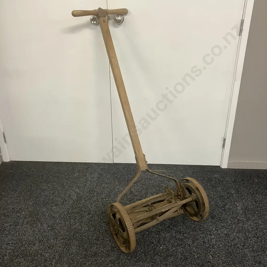 Vintage Manual Push Reel Mower (Catcher Needs Repair) Image 1++