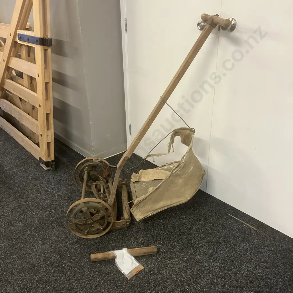 Vintage Manual Push Reel Mower (Catcher Needs Repair) Image 1++