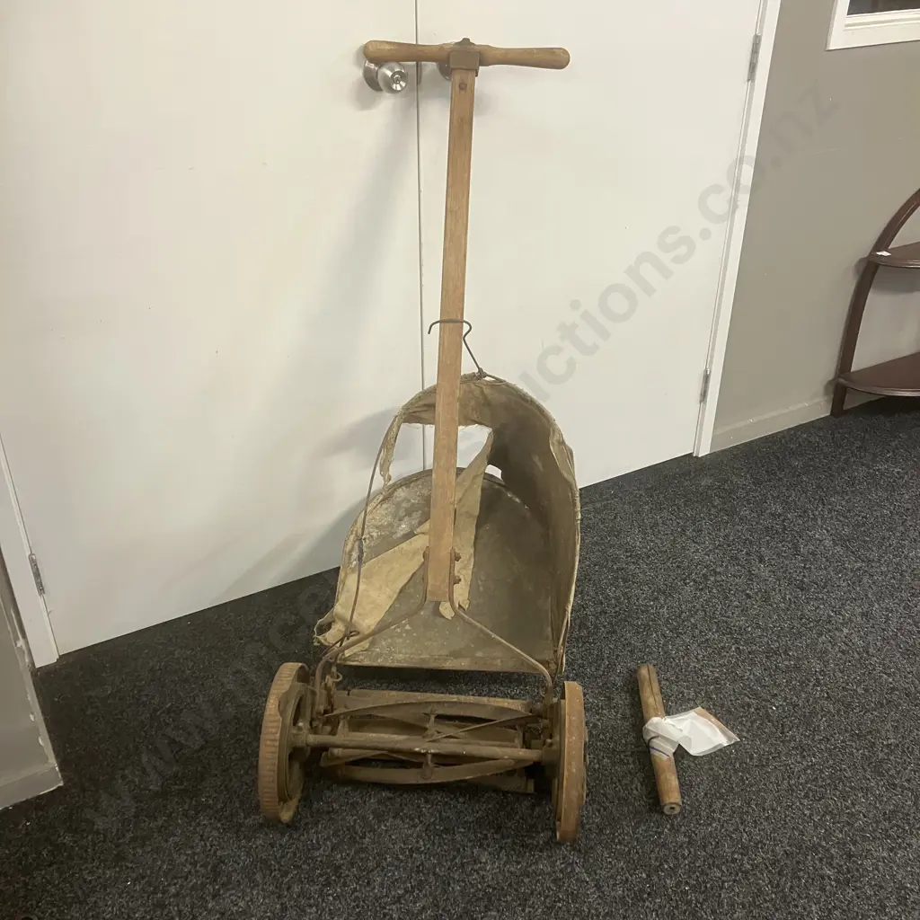 Vintage Manual Push Reel Mower (Catcher Needs Repair) Image 1++