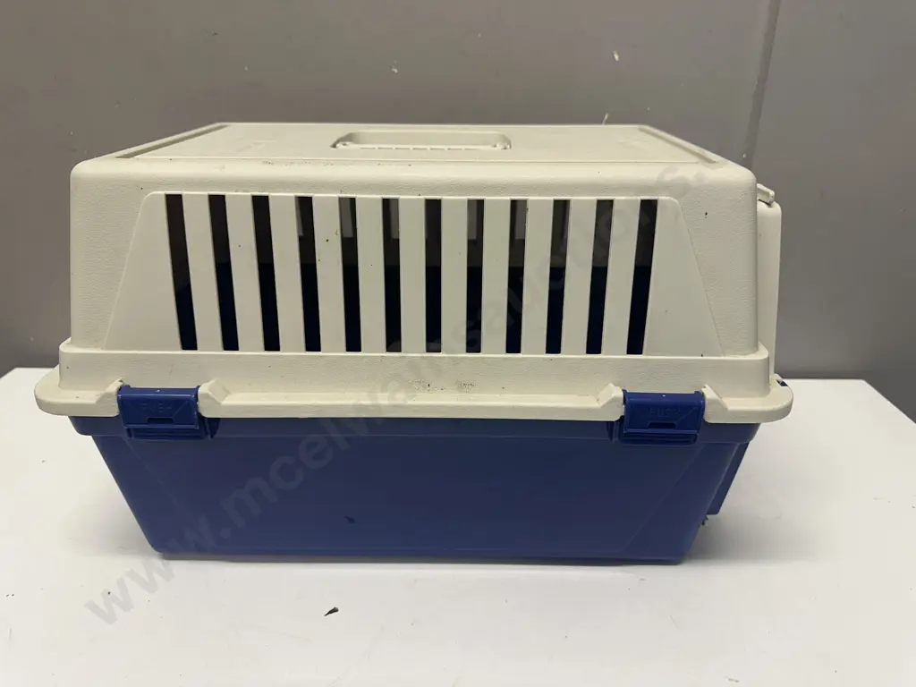 Ferplast Atlas Pet Cage Blue & Cream Image 1++