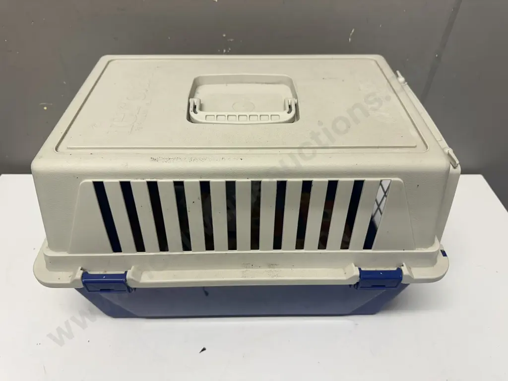Ferplast Atlas Pet Cage Blue & Cream Image 1++