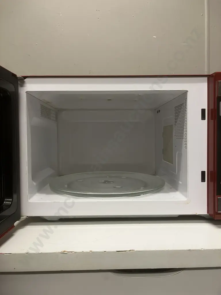 Breville The Quick & Easy Microwave Oven 34 Litre Red - Model BMO300CB/A Image 1++