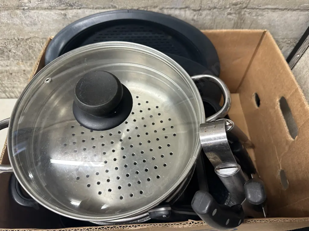 Selection Of Pots, Ovenware & Knives Image 1++