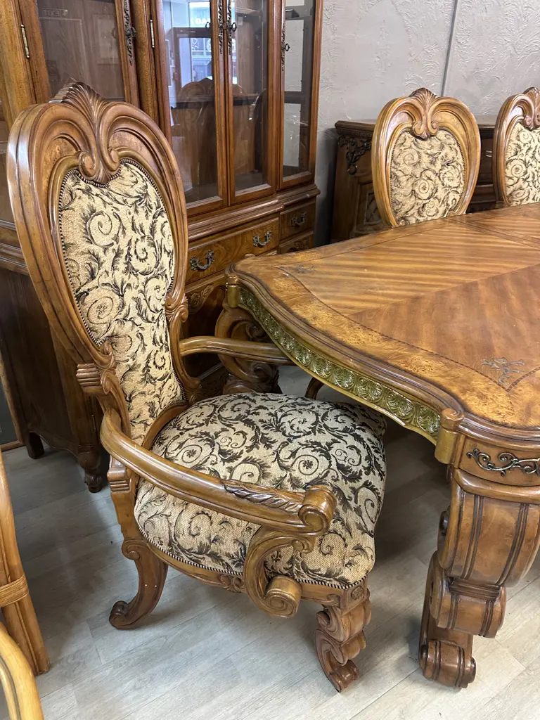 AICO by Michael Amini Venetian Honey Walnut 9 Piece Dining Suite, Includes 2 Carvers & 6 Side Chairs, 3 Extension Leaves Image 1++