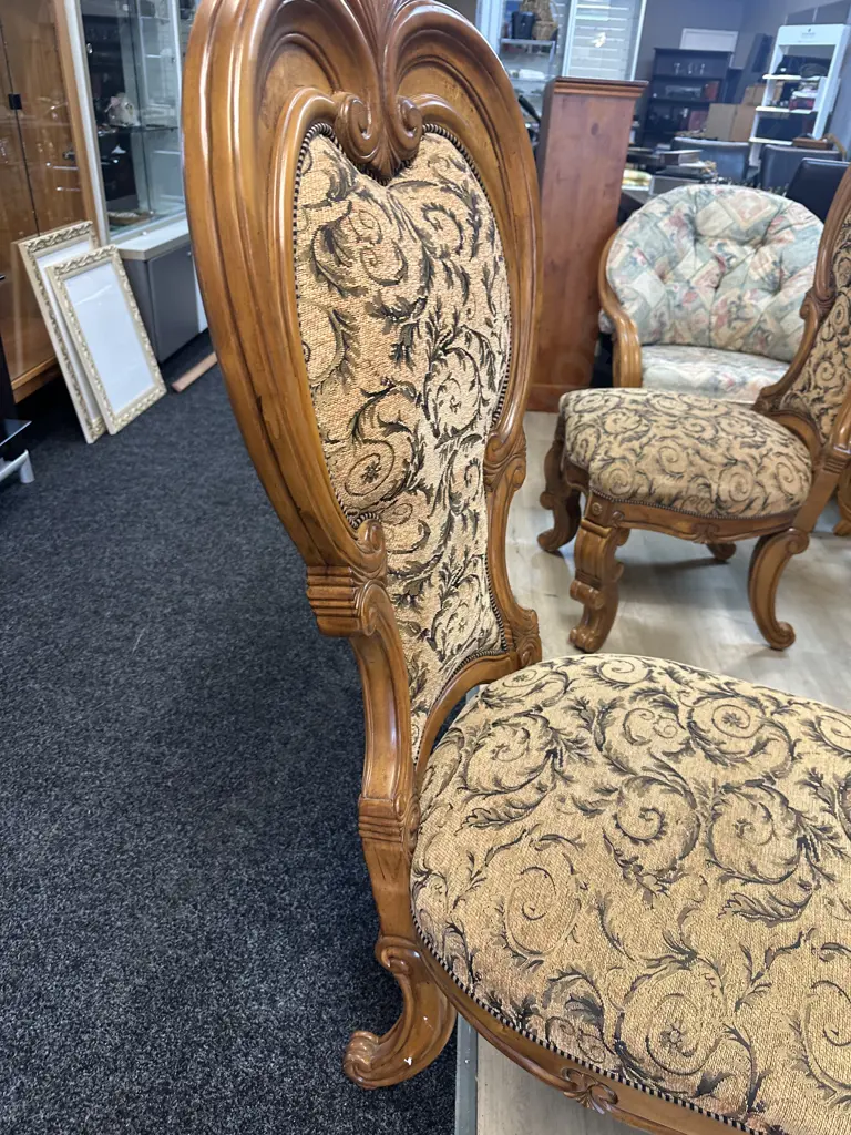 AICO by Michael Amini Venetian Honey Walnut 9 Piece Dining Suite, Includes 2 Carvers & 6 Side Chairs, 3 Extension Leaves Image 1++