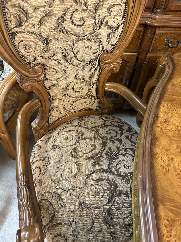 AICO by Michael Amini Venetian Honey Walnut 9 Piece Dining Suite, Includes 2 Carvers & 6 Side Chairs, 3 Extension Leaves Image 1++