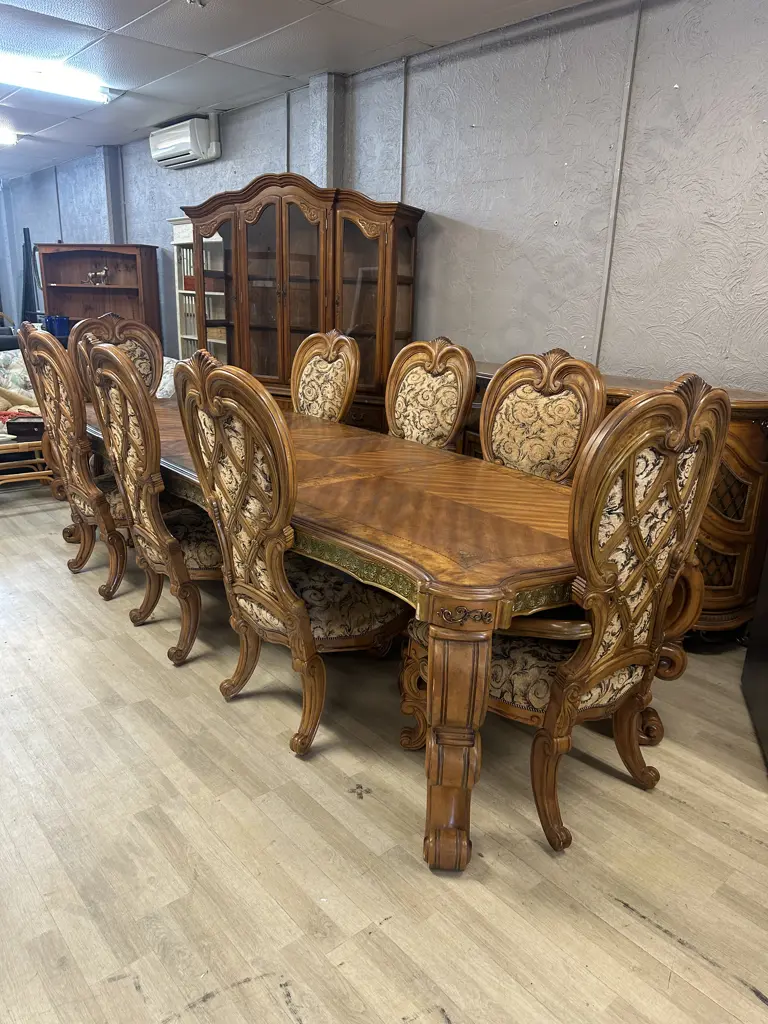 AICO by Michael Amini Venetian Honey Walnut 9 Piece Dining Suite, Includes 2 Carvers & 6 Side Chairs, 3 Extension Leaves Image 1++