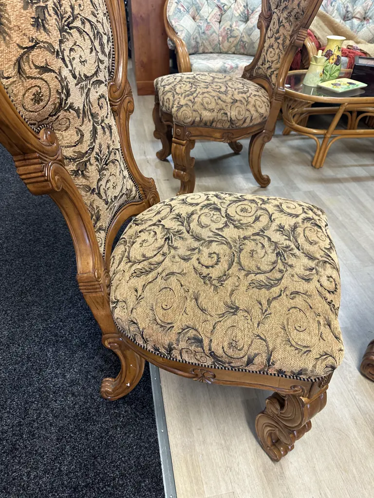 AICO by Michael Amini Venetian Honey Walnut 9 Piece Dining Suite, Includes 2 Carvers & 6 Side Chairs, 3 Extension Leaves Image 1++