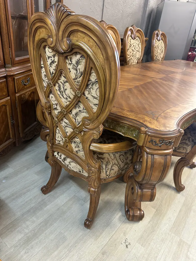 AICO by Michael Amini Venetian Honey Walnut 9 Piece Dining Suite, Includes 2 Carvers & 6 Side Chairs, 3 Extension Leaves Image 1++