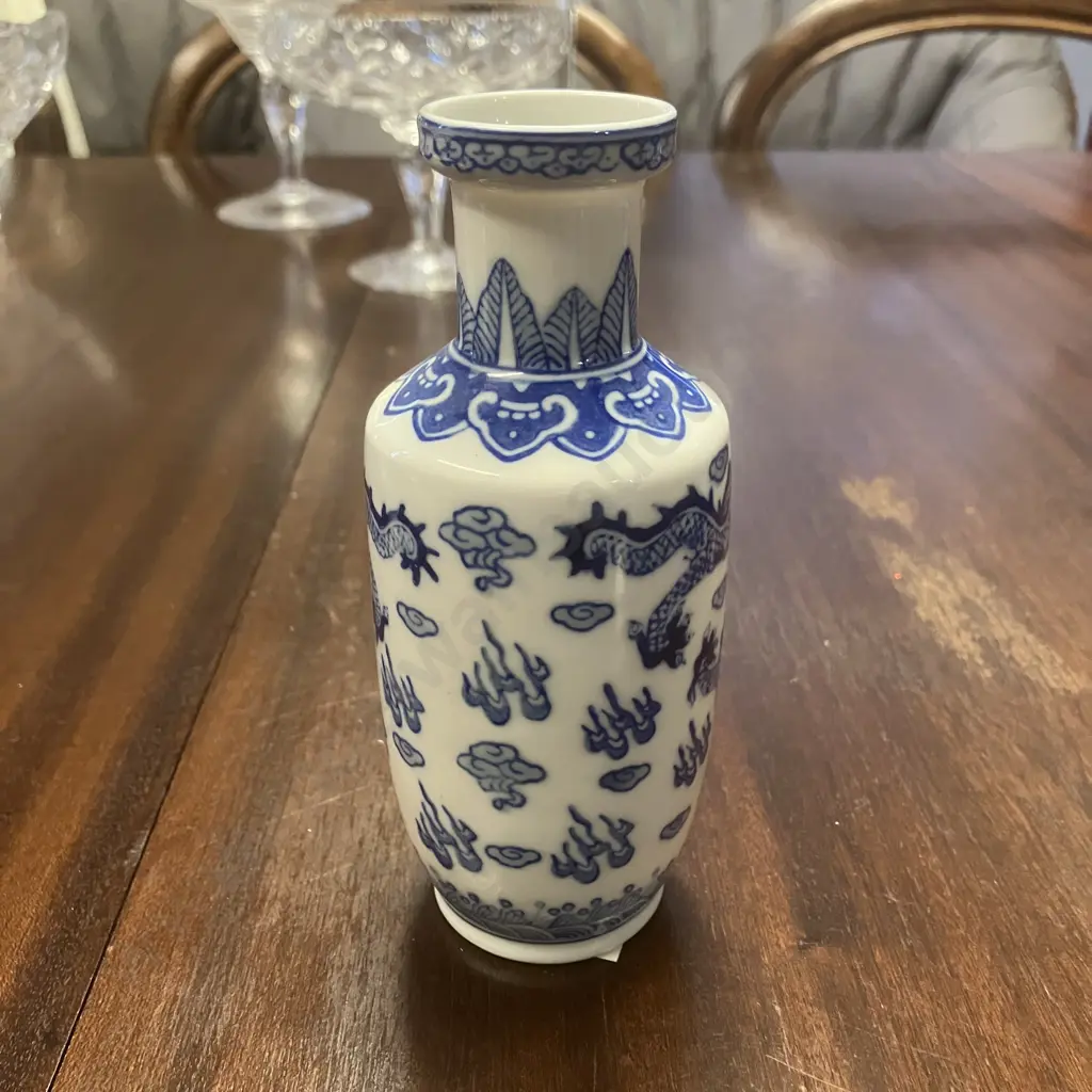 A Chinese Blue & White Dragon Rouleau Vase, Jingdezhen Mark To The Base. H14.5cm Image 1++