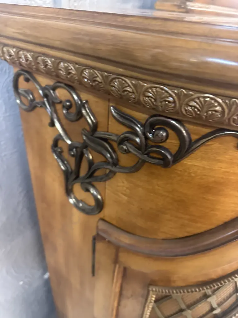 AICO by Michael Amini Venetian King Poster Bed, Pair of Nightstands & Dresser With Mirror In Honey Walnut Image 1++