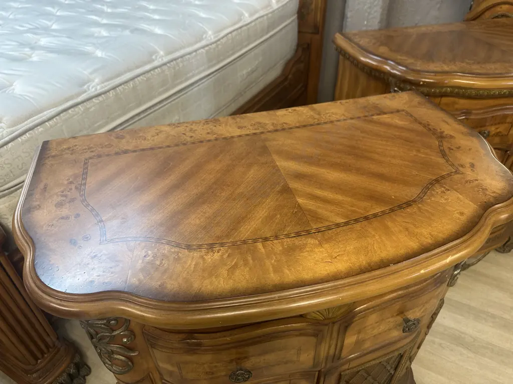 AICO by Michael Amini Venetian King Poster Bed, Pair of Nightstands & Dresser With Mirror In Honey Walnut Image 1++