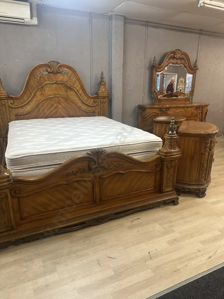AICO by Michael Amini Venetian King Poster Bed, Pair of Nightstands & Dresser With Mirror In Honey Walnut Image 1++