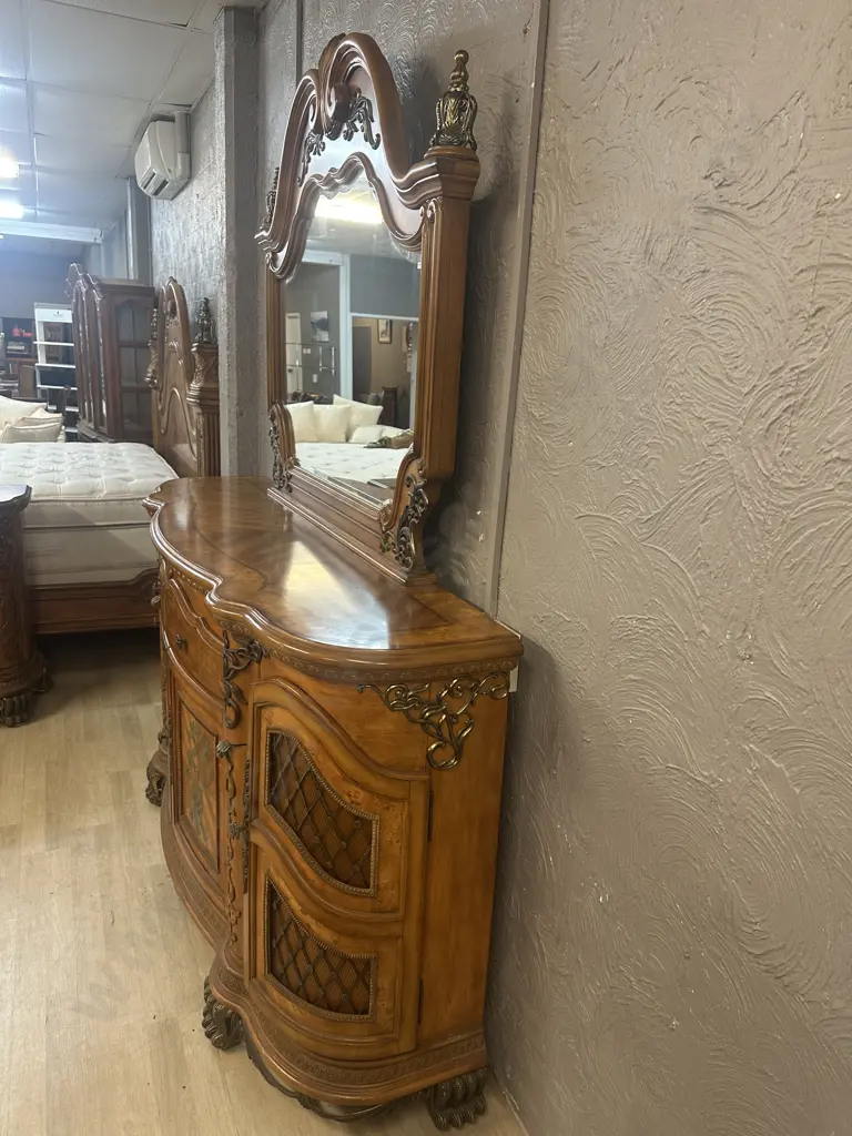 AICO by Michael Amini Venetian King Poster Bed, Pair of Nightstands & Dresser With Mirror In Honey Walnut Image 1++