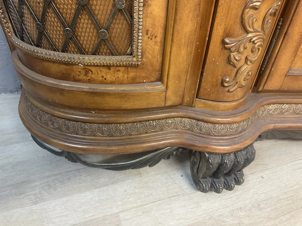 AICO by Michael Amini Venetian King Poster Bed, Pair of Nightstands & Dresser With Mirror In Honey Walnut Image 1++