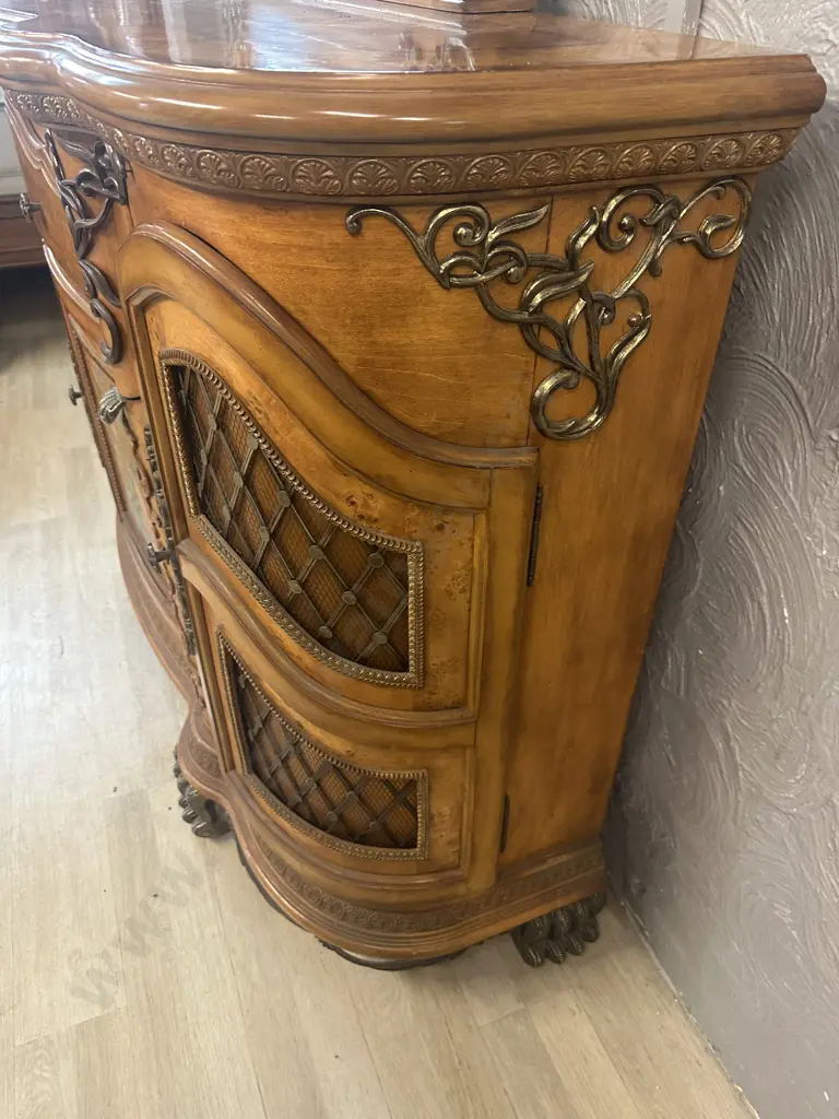 AICO by Michael Amini Venetian King Poster Bed, Pair of Nightstands & Dresser With Mirror In Honey Walnut Image 1++