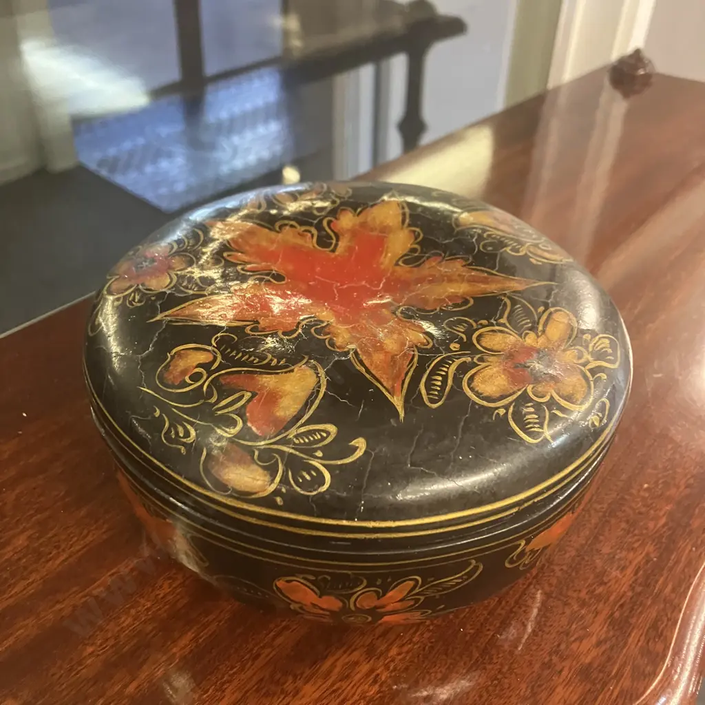 Vintage Set of Four Oriental Lacquered Woven Bamboo Nesting Baskets With Lids Image 1++