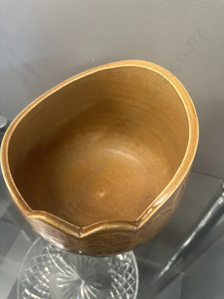 Poole Pottery Bowl Scalloped Cream, Black & Tan Tones #592 H15cm. Image 1++