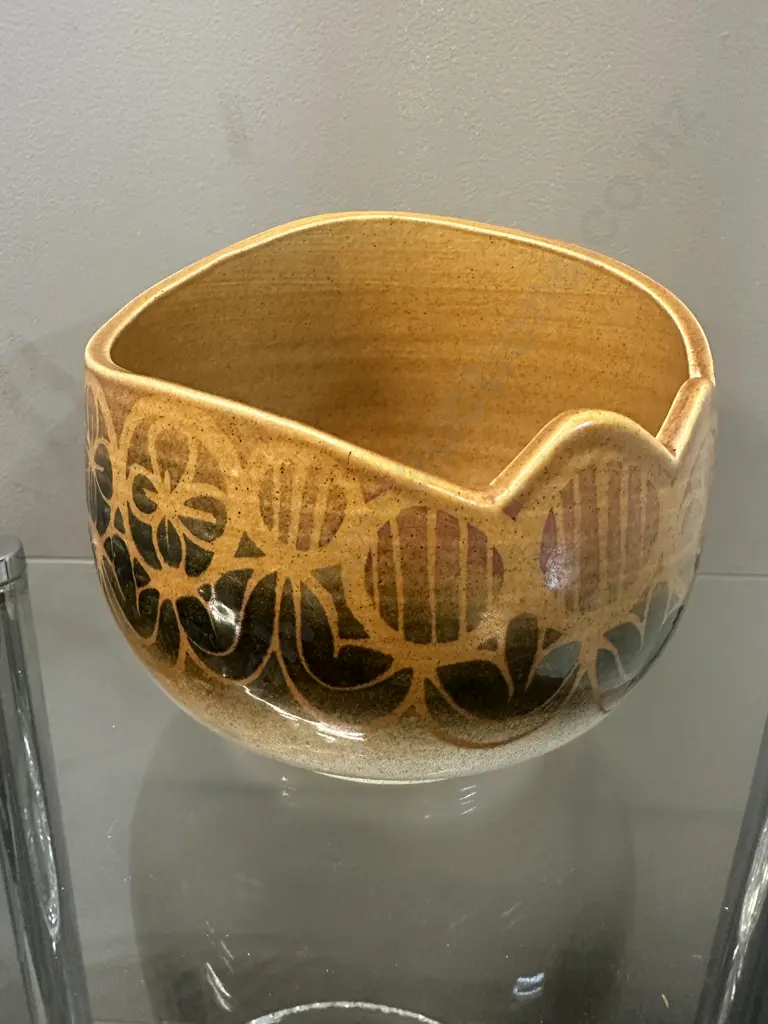 Poole Pottery Bowl Scalloped Cream, Black & Tan Tones #592 H15cm. Image 1++