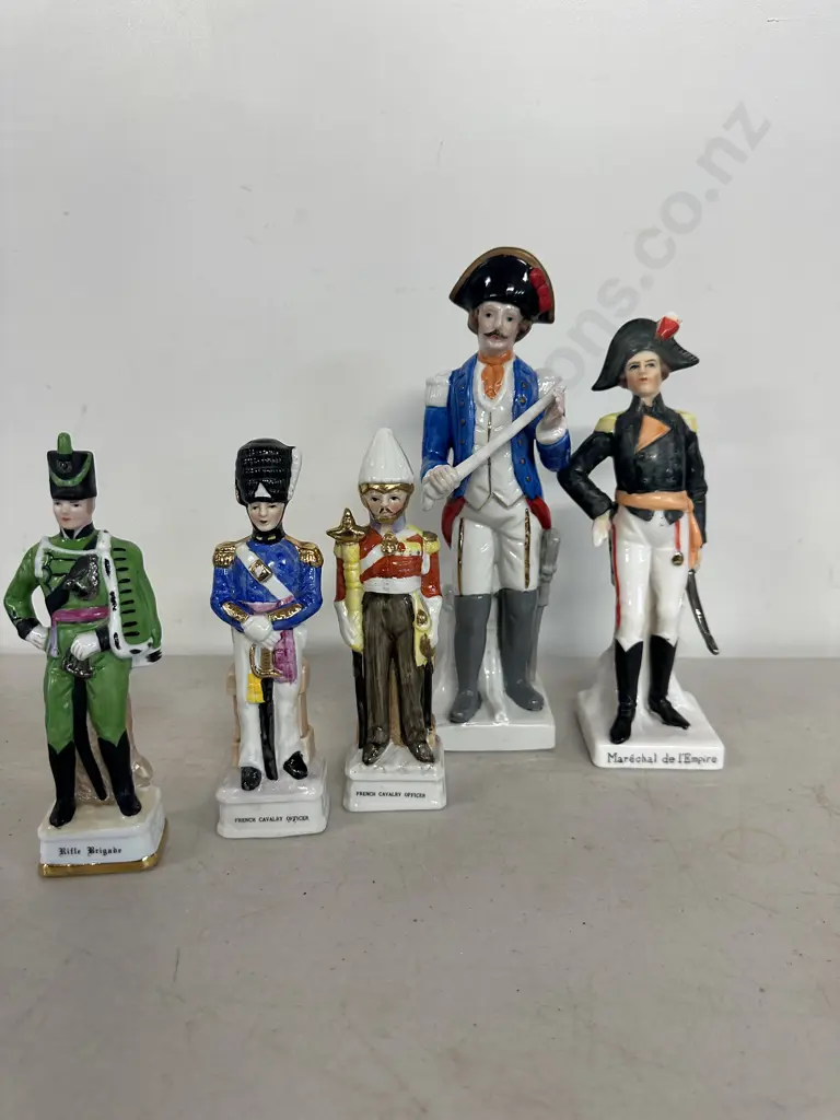 Selection Of Porcelain Military Figurines  Image 1++