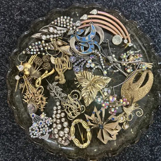 Selection Of Vintage Brooches 
