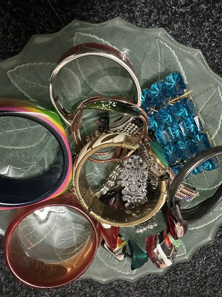 Selection Of Vintage Costume Jewellery Bangles Image 1++