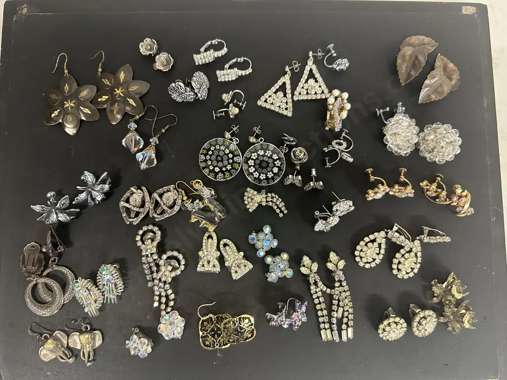 Large Selection Of Vintage Earrings  Image 1++