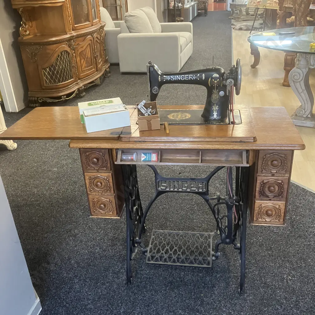 1917 Singer Model No 66K Treadle Sewing Machine With Accessories,  #F7594945 - Kilbowie, Clydebank, Scotland Image 1++
