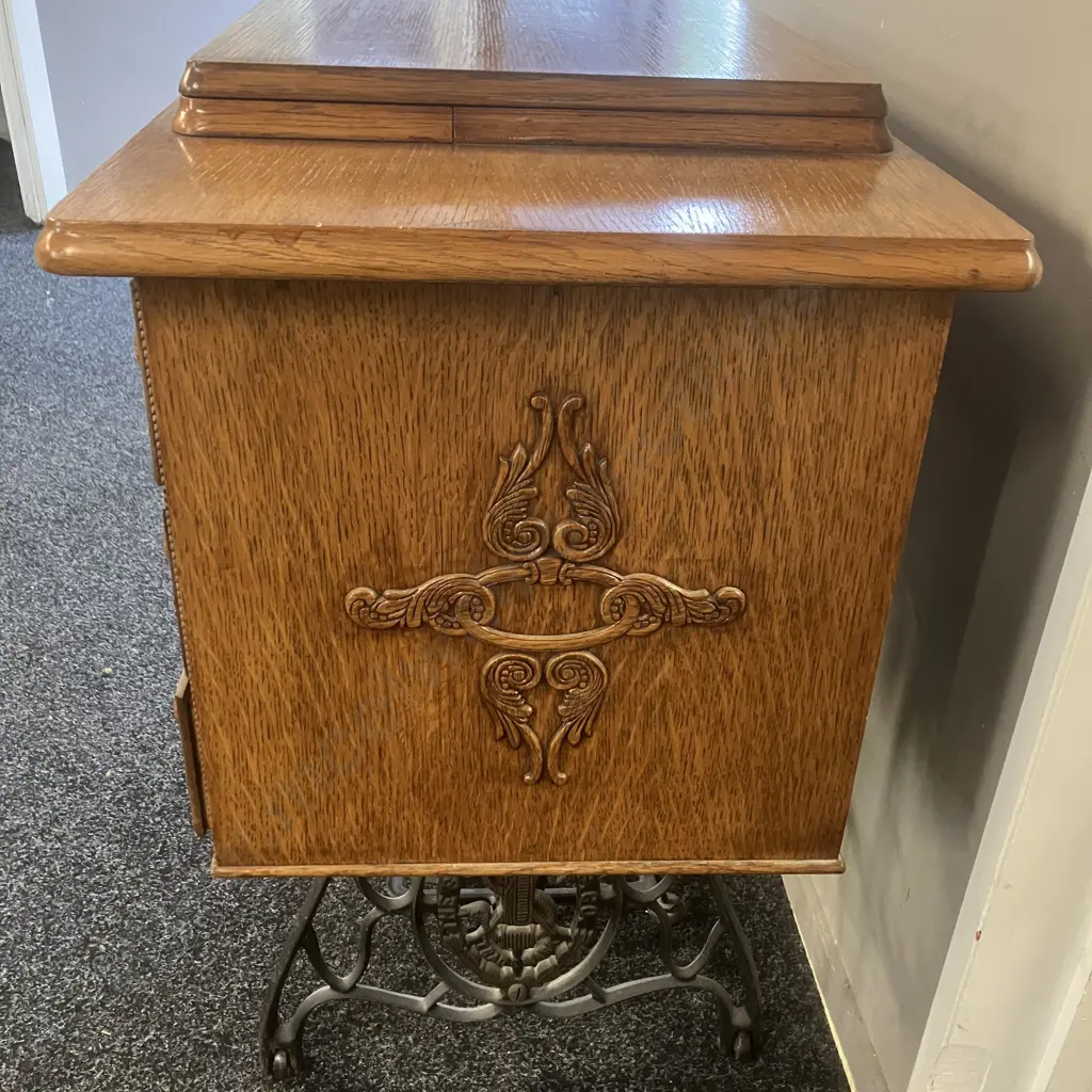 1917 Singer Model No 66K Treadle Sewing Machine With Accessories,  #F7594945 - Kilbowie, Clydebank, Scotland Image 1++