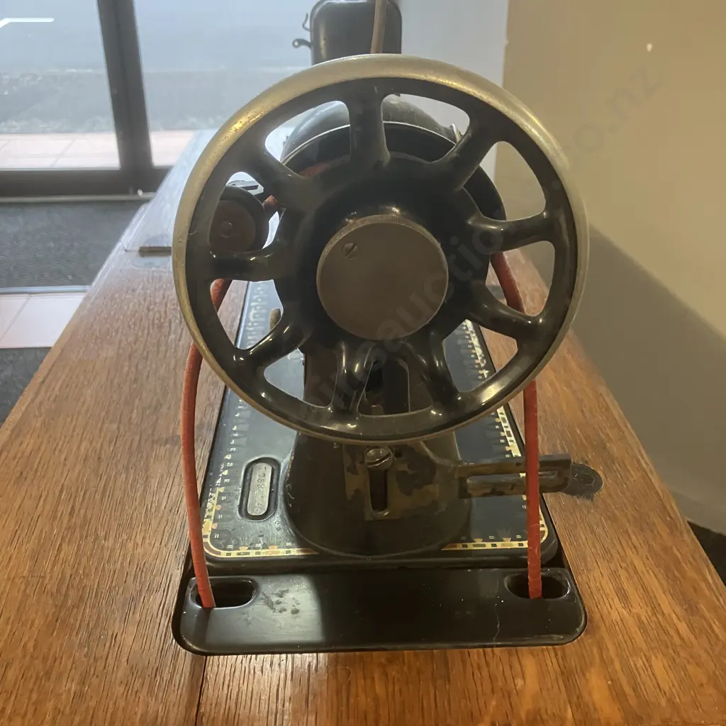 1917 Singer Model No 66K Treadle Sewing Machine With Accessories,  #F7594945 - Kilbowie, Clydebank, Scotland Image 1++