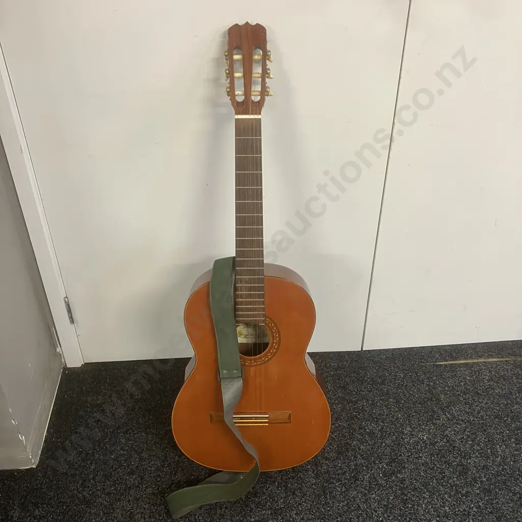 Suzuki No. 36 Classical Acoustic Guitar - Japan 1970s (Needs 3 New Strings) Image 1++