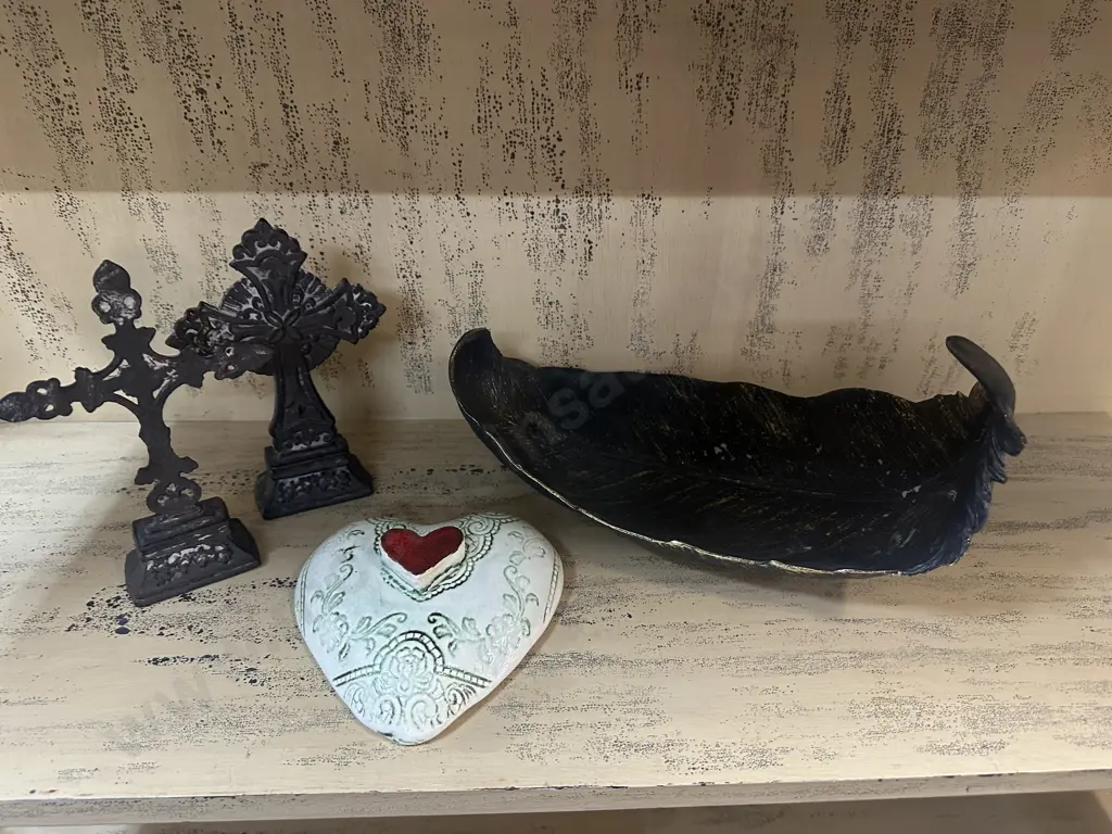 The Master Company Wall Art Love Heart, Crosses & Leaf Dish. Image 1++