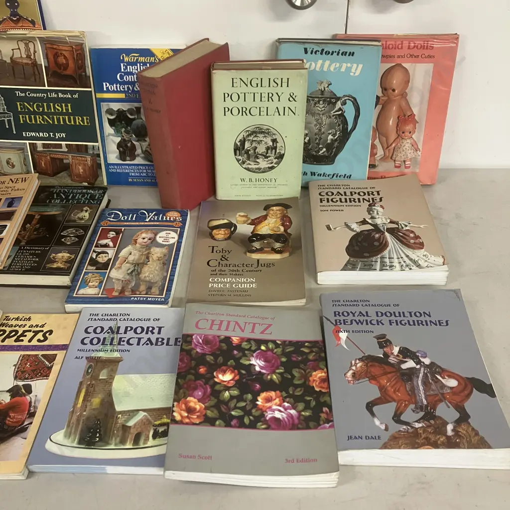 Books - Assorted Antiques, Collectibles Handbooks, Guides Etc Image 1++