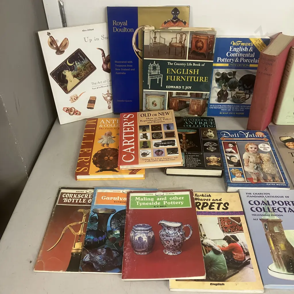 Books - Assorted Antiques, Collectibles Handbooks, Guides Etc Image 1++