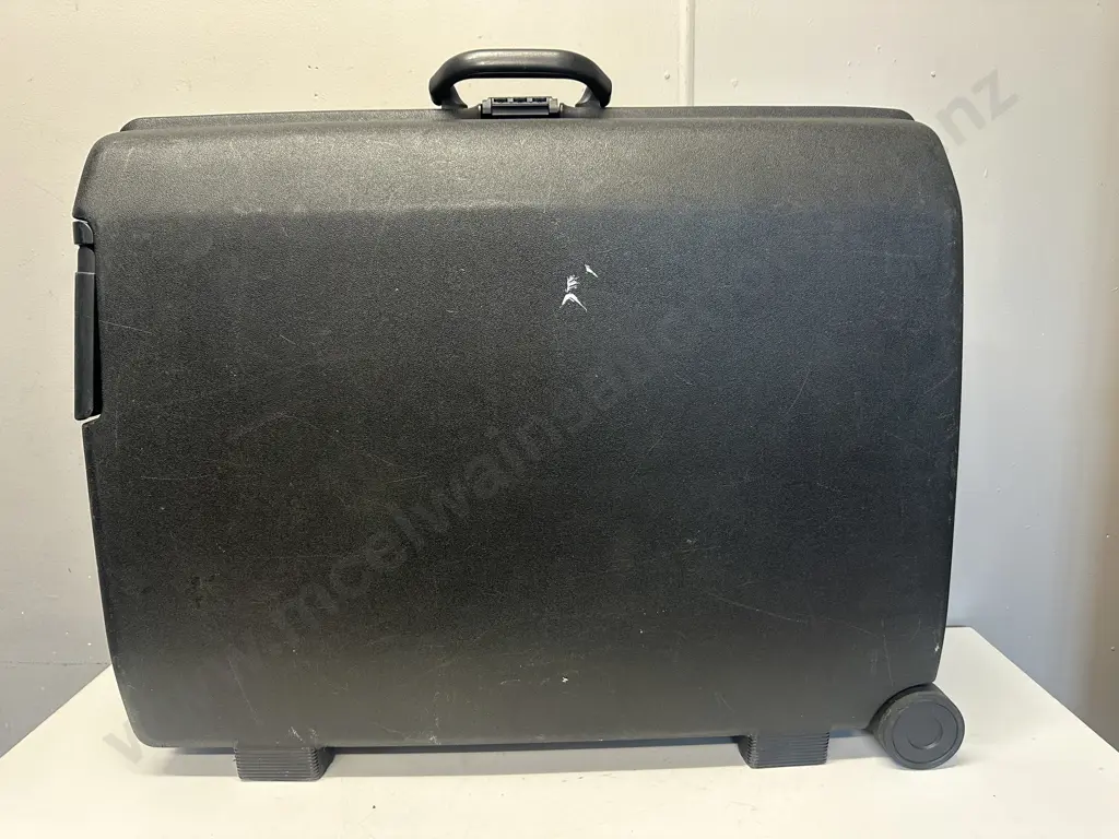 Samsonite Hard Case Suitcase Black Two Wheel 60x73cm. Code 736 Image 1++