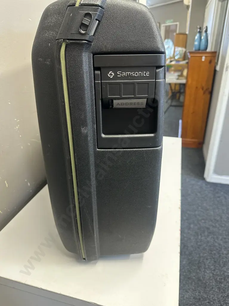 Samsonite Hard Case Suitcase Black Two Wheel 60x73cm. Code 736 Image 1++