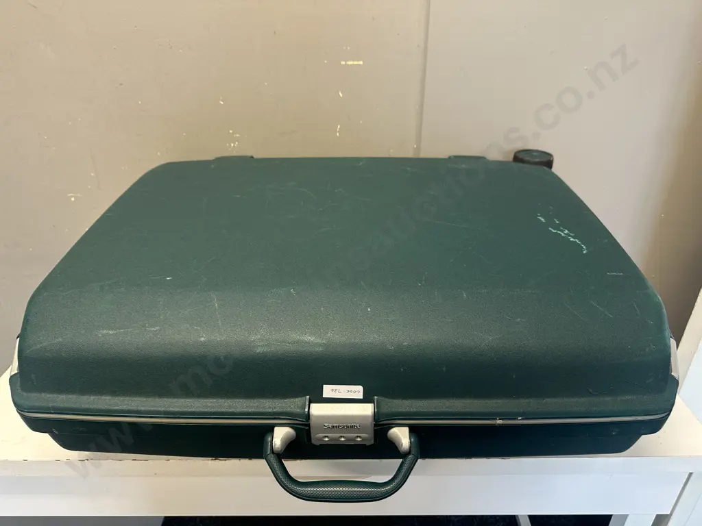 Samsonite Hard Case Suitcase Green Two Wheel 60x73cm. Code 736 Image 1++