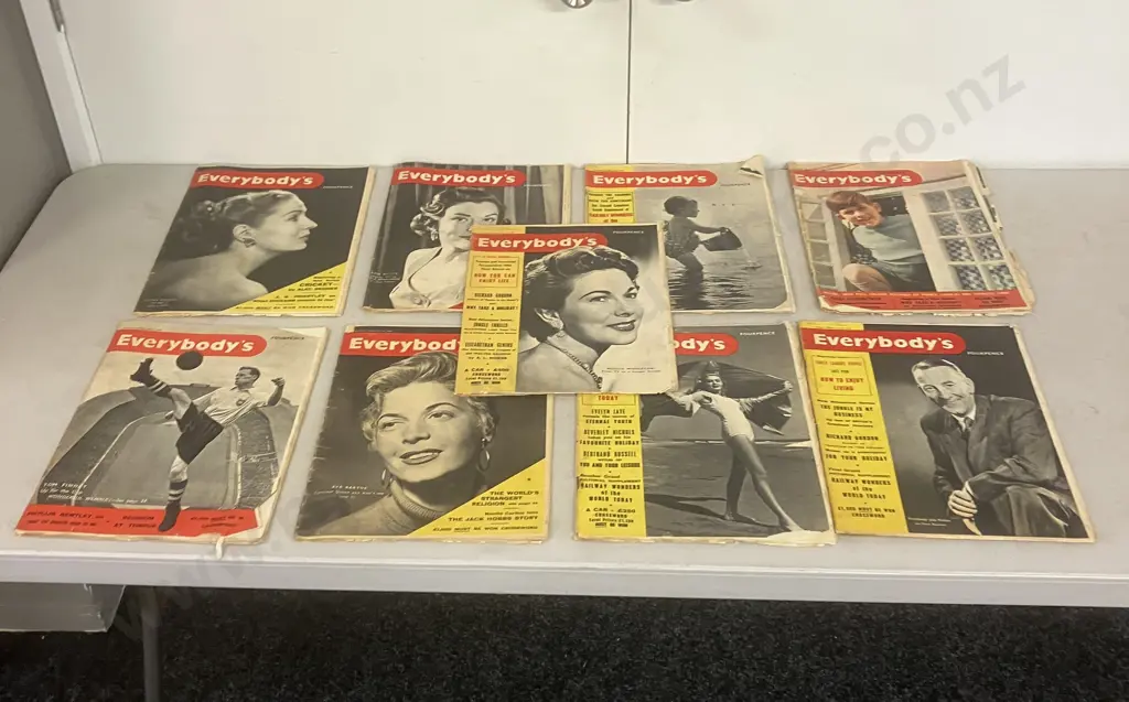 Vintage Everybody's Weekly Magazines - 1st May to 31st July 1954, Lot of Nine Image 1++