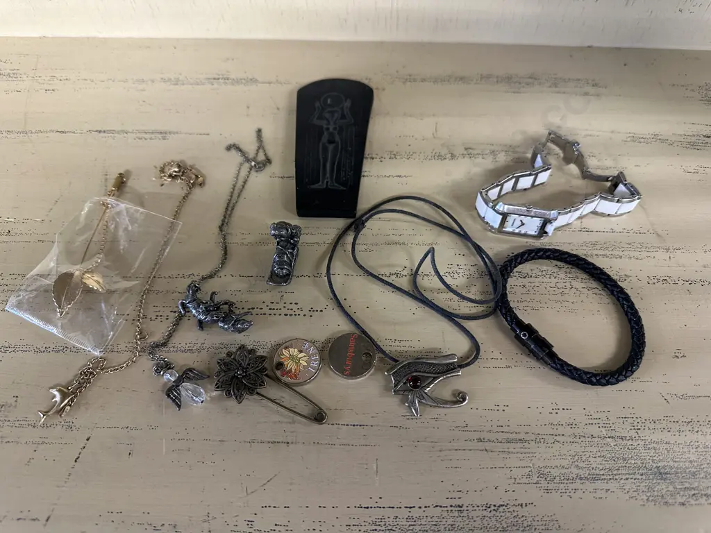 Vintage Items Including Mens Bracelet, Watch Etc Image 1++