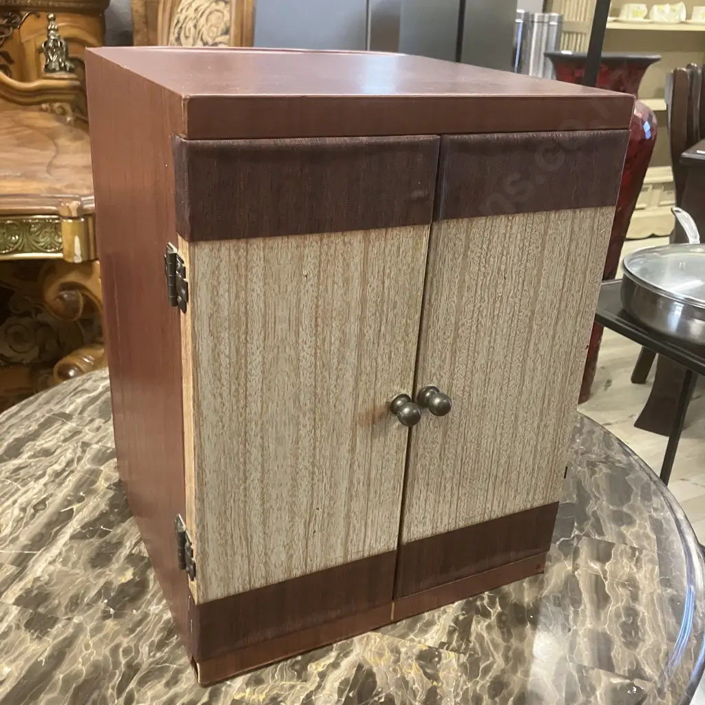 Small Collectors Double Door Cabinet, 21 Slide Out Felt Based Drawers. H39.5 W30 D28.5cm Image 1++