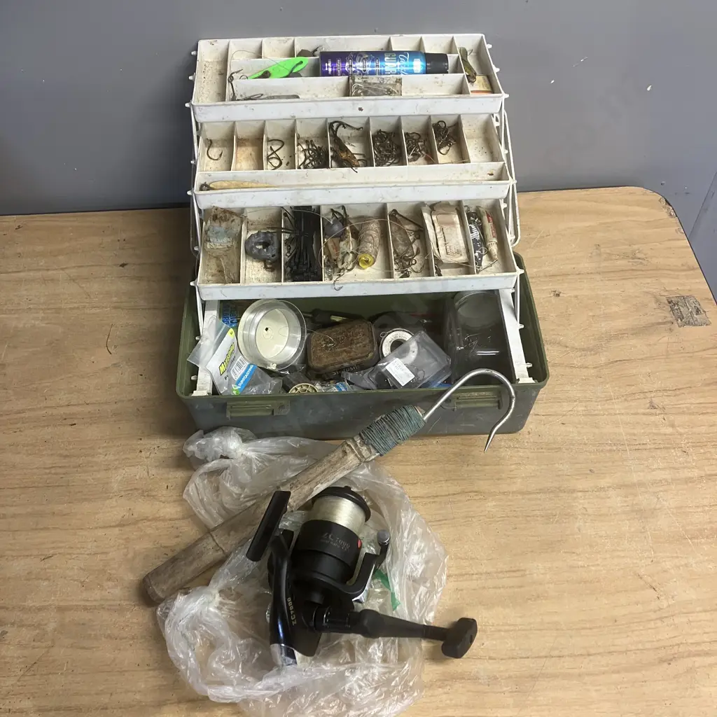 Catalyst ZC7000 Reel, Short Gaff, Tackle Box, Tools, Lead Sinkers, Line Etc Image 1++