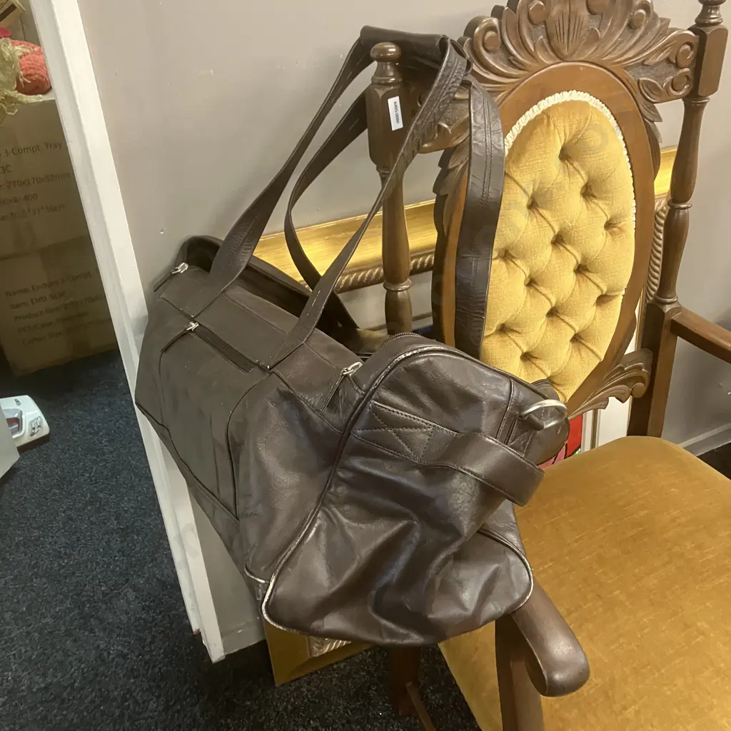 Trip Lite Leather Bag Image 1++