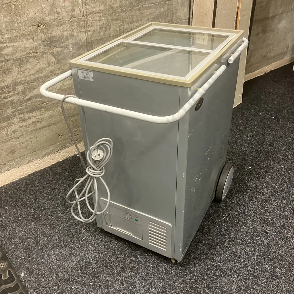 Shark 86 Litre Mobile Bar B Que Fridge - Model SF86 (Light Not Working) Image 1++