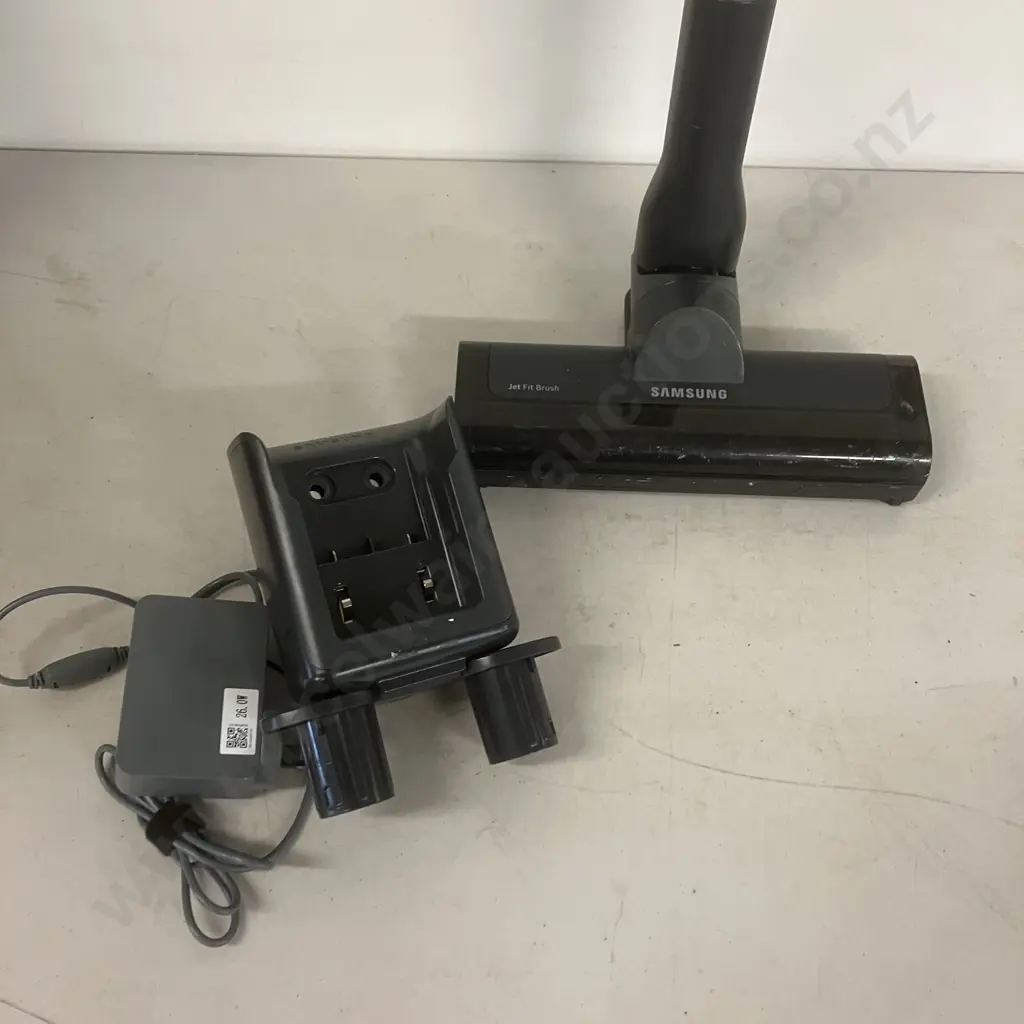 Samsung 150W Jet™60 Stick Vacuum Cleaner - Model VS15A6031M5 With Charger Image 1++