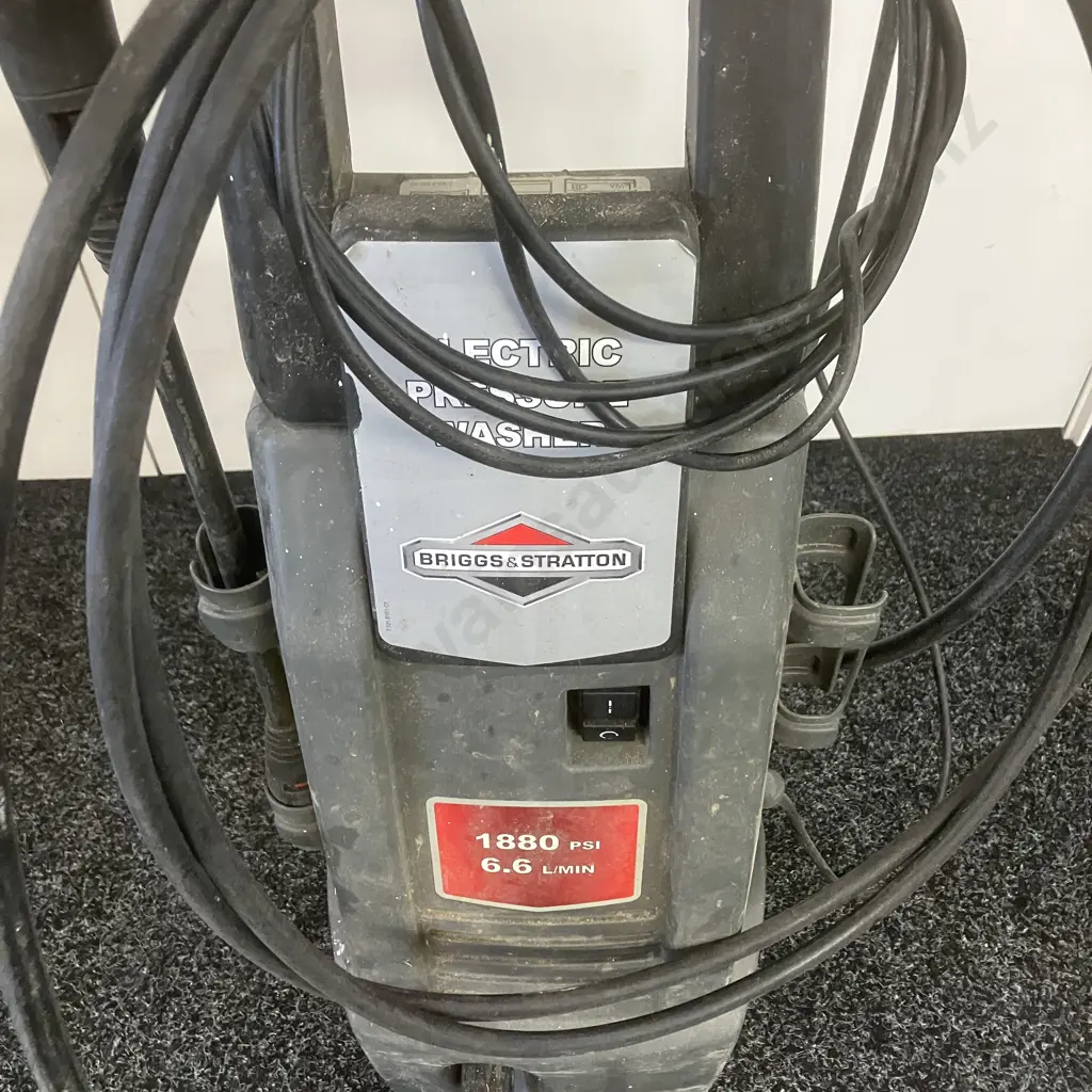 Briggs & Stratton Electric Pressure Washer 1880 Psi 6.6L/Min Image 1++