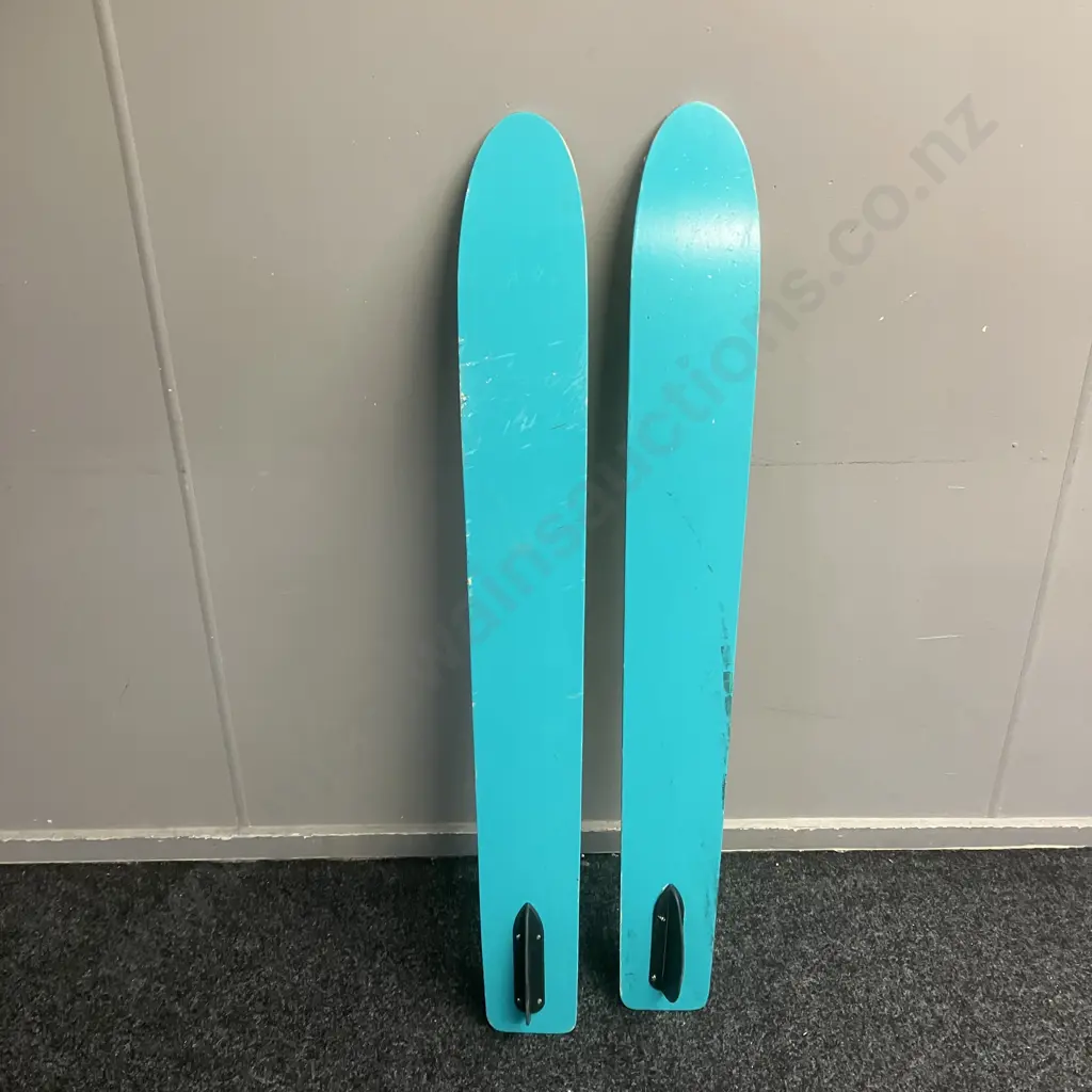 Pair of Wipeout 48 Water Skis Image 1++
